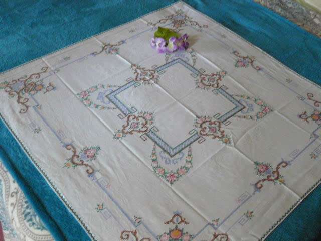 CROSS STITCH VINTAGE COTTON TABLE CLOTH STUNNING !!!