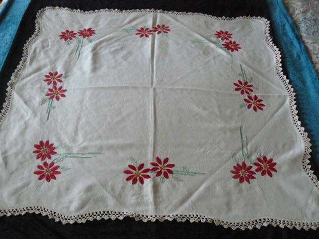 COTTON VINTAGE EMBROIDERED TABLE CLOTH WITH I FREE NAPPKIN FOR CHRISTMAS
