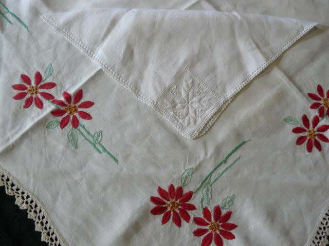 COTTON VINTAGE EMBROIDERED TABLE CLOTH WITH I FREE NAPPKIN FOR CHRISTMAS