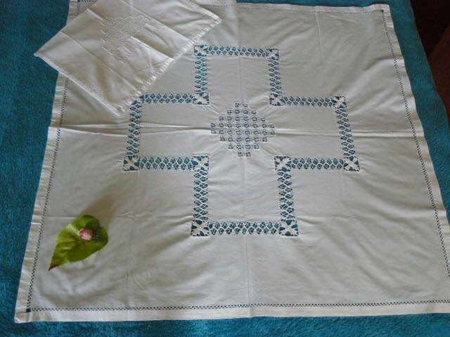 VINTAGE COTTON TABLE CLOTH WITH FREE TRAY CLOTH