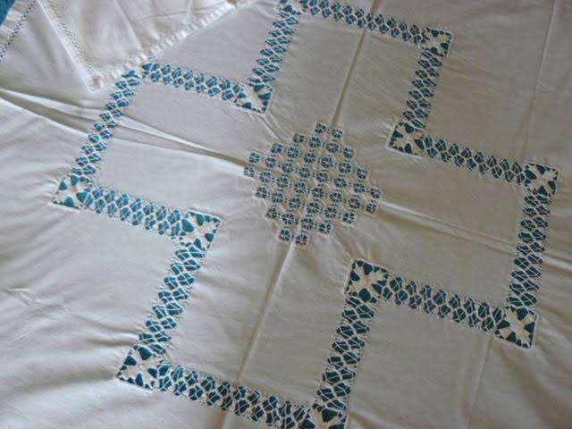 VINTAGE COTTON TABLE CLOTH WITH FREE TRAY CLOTH