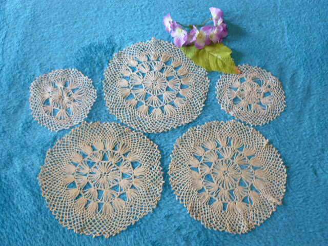 VINTAGE COTTON VERY FINE HAND CROCHETED DOILIES X 5 CREAM