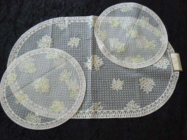 DOILIES SET OF X 3