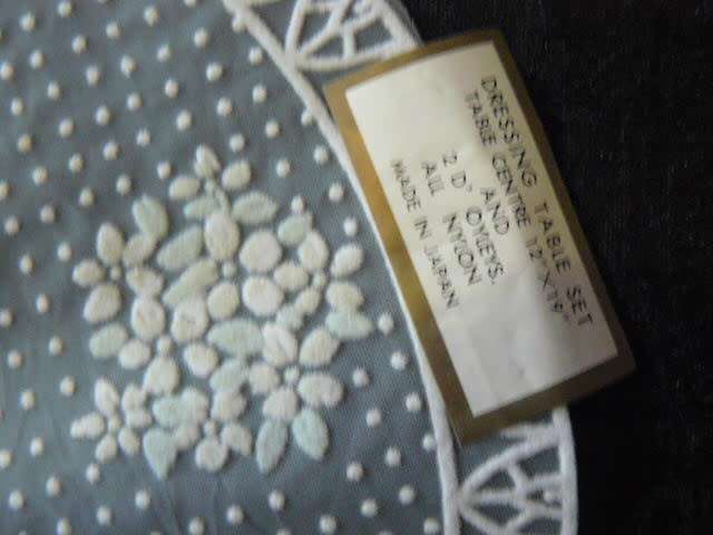 DOILIES SET OF X 3