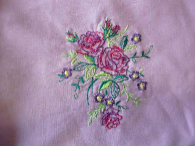 EMBROYDERED COTTON DOUBLE THICK TRAY CLOTH AND HALF APRON