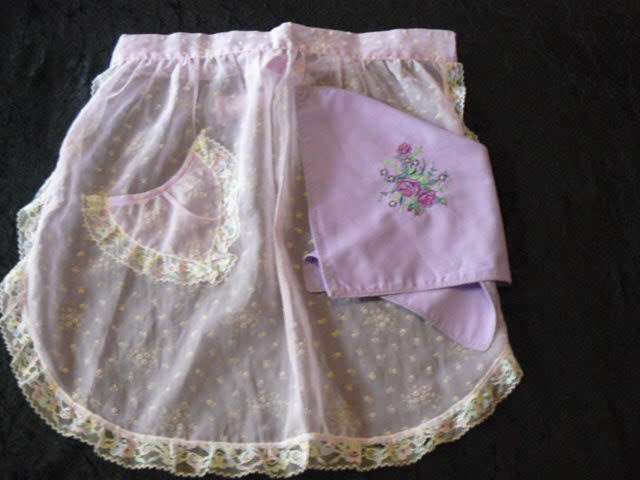 EMBROYDERED COTTON DOUBLE THICK TRAY CLOTH AND HALF APRON