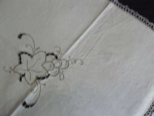 Vintage Hand Embroidered with Hand Crocheted Edge + 1 Free Napkin