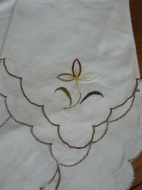 COTTON EMBROIDERED NAPPKINS