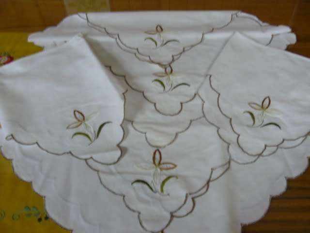 COTTON EMBROIDERED NAPPKINS