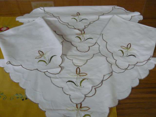 COTTON EMBROIDERED NAPPKINS