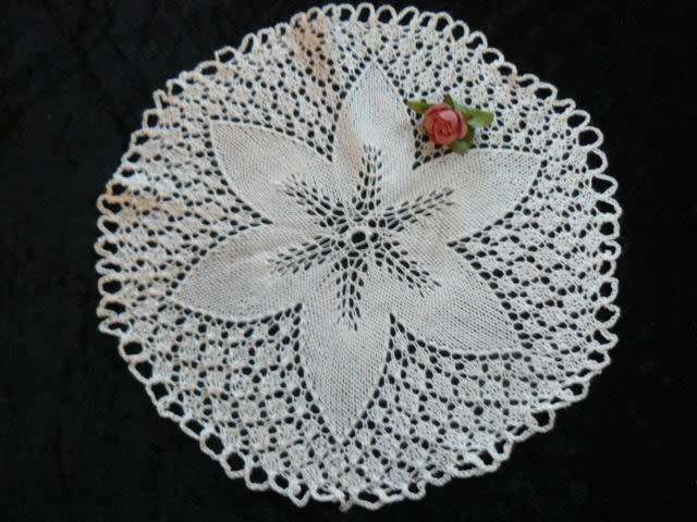 AMAZING WHITE HAND KNITTED COTTON DOILIE