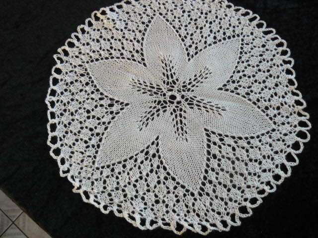 AMAZING WHITE HAND KNITTED COTTON DOILIE