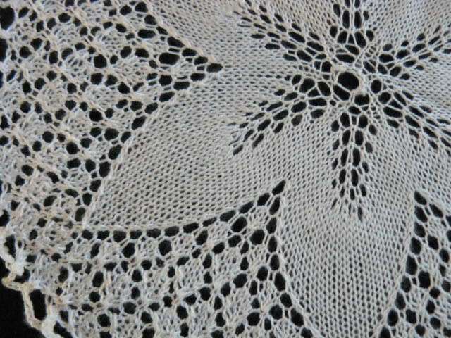 AMAZING WHITE HAND KNITTED COTTON DOILIE