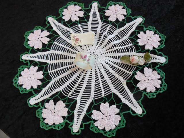 VINTAGE HAND CROCHETED COTTON DOILIE + 1 X SERVIETTE RING + 1 X PLACE SETTING TAG  PORCELAIN