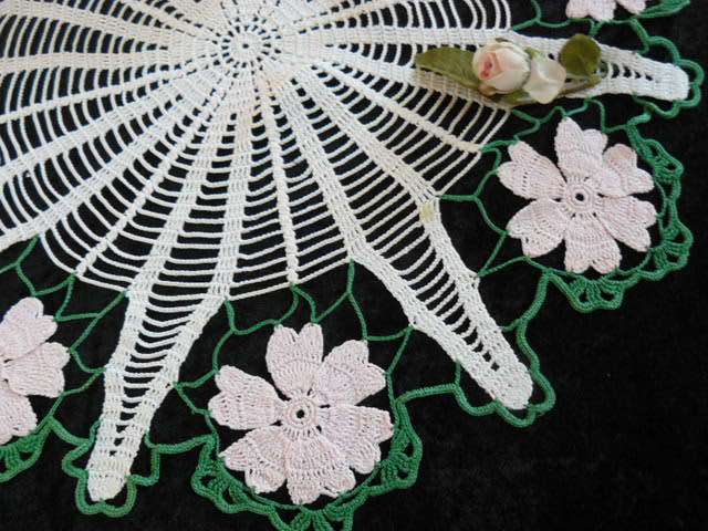 VINTAGE HAND CROCHETED COTTON DOILIE + 1 X SERVIETTE RING + 1 X PLACE SETTING TAG  PORCELAIN