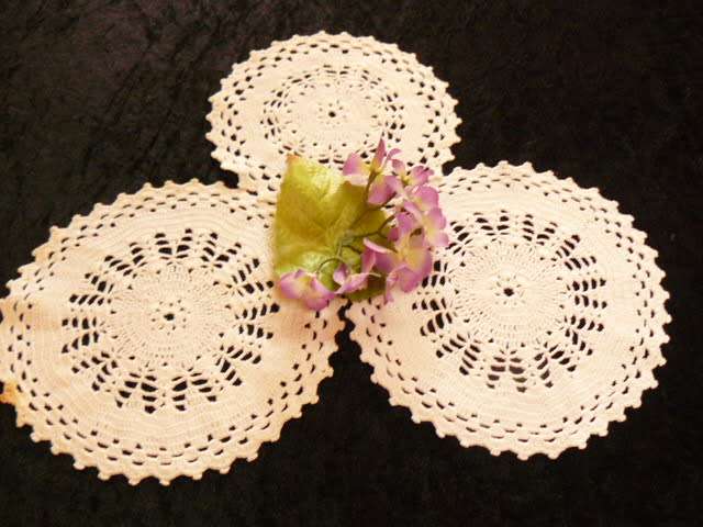 SET OF 3 VINTAGE COTTON DOILIES