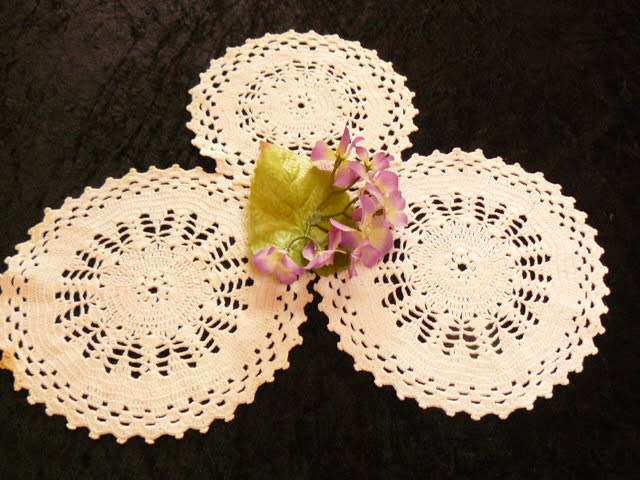 SET OF 3 VINTAGE COTTON DOILIES