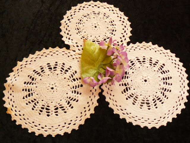 SET OF 3 VINTAGE COTTON DOILIES
