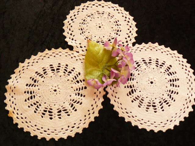 SET OF 3 VINTAGE COTTON DOILIES
