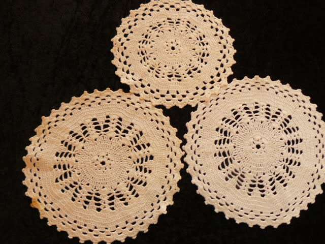 SET OF 3 VINTAGE COTTON DOILIES