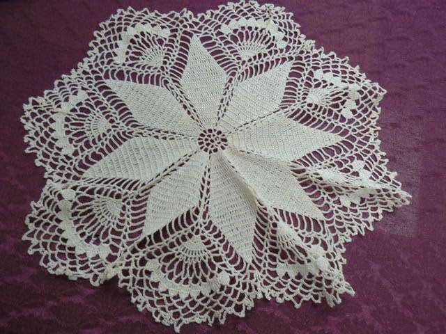 CREAM HAND CROCHETED VINTAGE COTTON DOILIE 38 CM