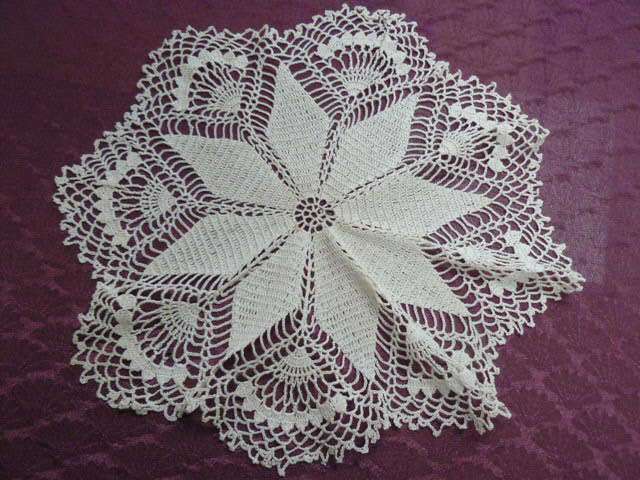 CREAM HAND CROCHETED VINTAGE COTTON DOILIE 38 CM