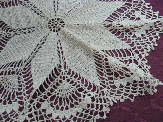 CREAM HAND CROCHETED VINTAGE COTTON DOILIE 38 CM