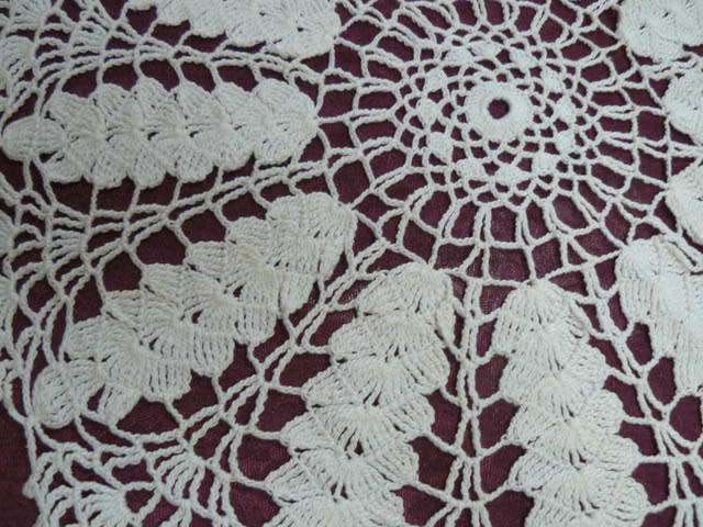 SET OF X 2 MATCHING VINTAGE COTTON DOILIES HAND ROCHETED CREAM 44 CM