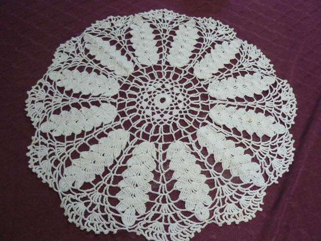SET OF X 2 MATCHING VINTAGE COTTON DOILIES HAND ROCHETED CREAM 44 CM