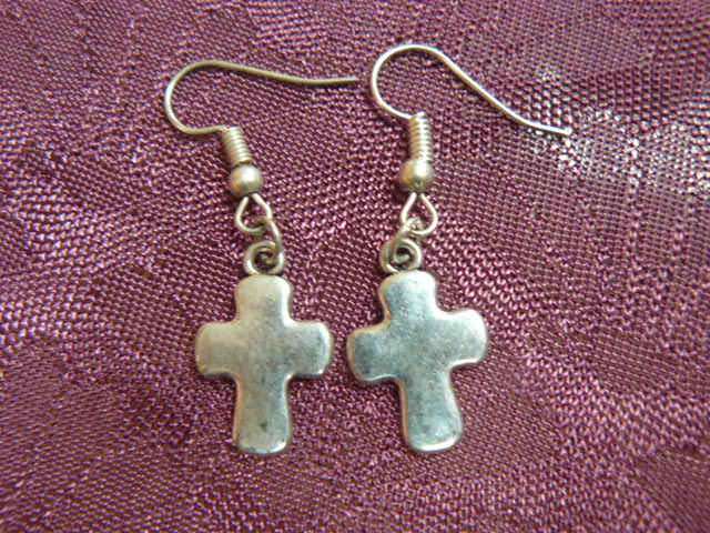 LOVELY EARRINGS CROSS