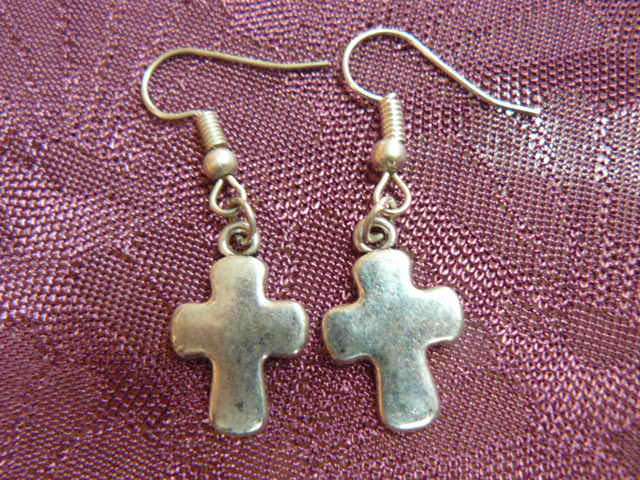 LOVELY EARRINGS CROSS