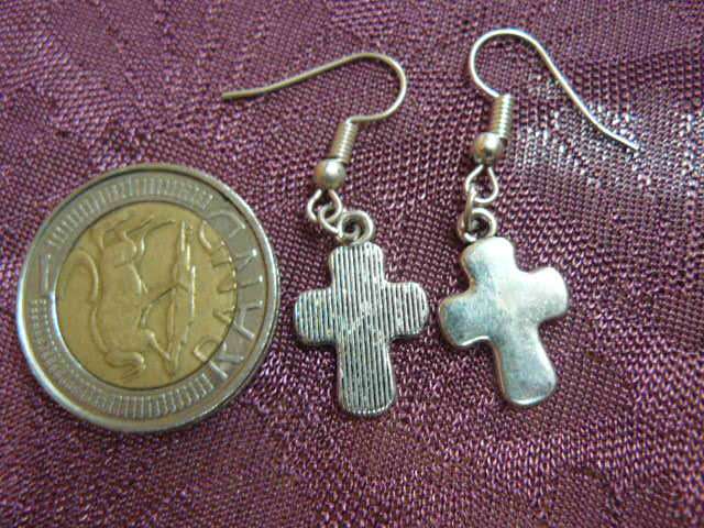 LOVELY EARRINGS CROSS