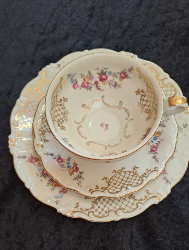 Gorgeous Bavaria Schirnding 1949-1956 porcelain Trio