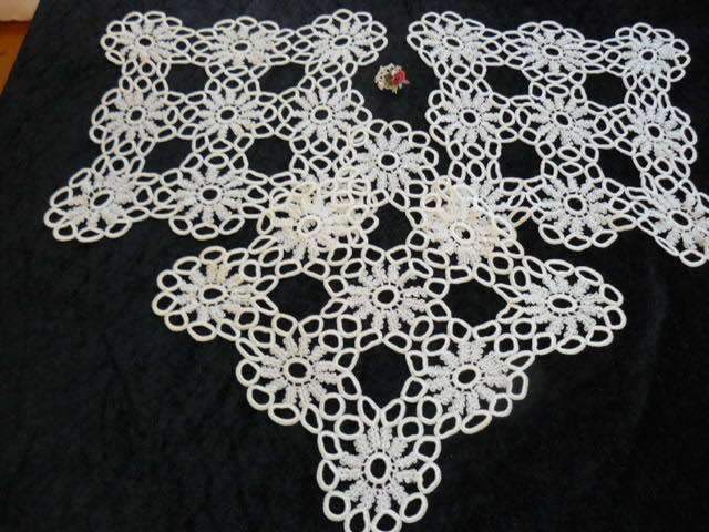 SET OF AMAZING VINTAGE DOILIES
