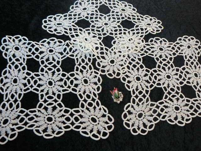 SET OF AMAZING VINTAGE DOILIES