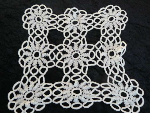 SET OF AMAZING VINTAGE DOILIES