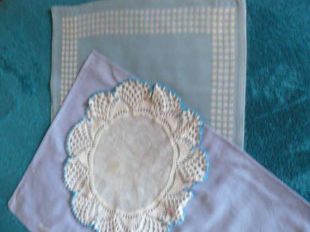 TABLE RUNNER, TRAY CLOTH, 2 X SERVIETES 1 X JUG COVER