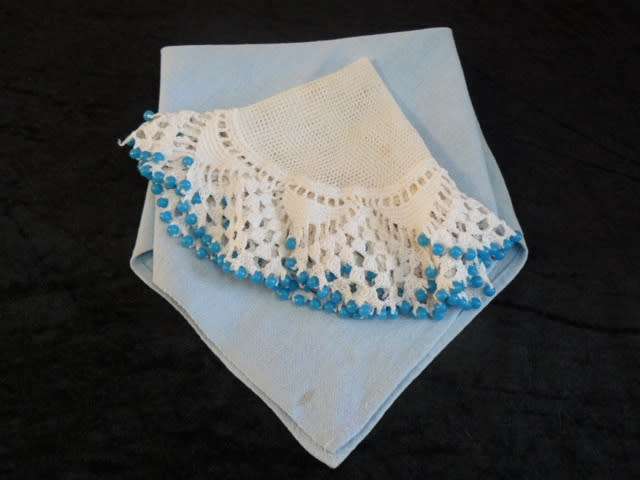 TABLE RUNNER, TRAY CLOTH, 2 X SERVIETES 1 X JUG COVER
