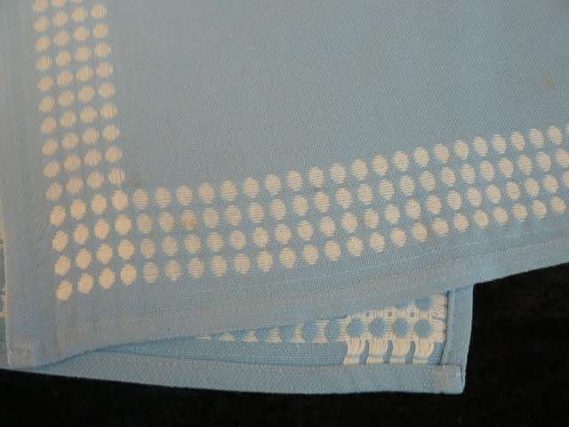 TABLE RUNNER, TRAY CLOTH, 2 X SERVIETES 1 X JUG COVER