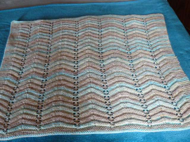 HAND KNITTED KNEE BLANKET