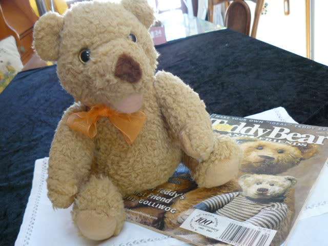 VINTAGE TEDDY WITH FREE MAGAZINE