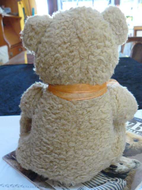 VINTAGE TEDDY WITH FREE MAGAZINE