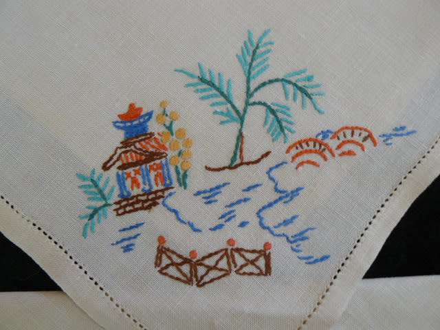 VINTAGE COTTON EMBROIDERED SERVIETTES