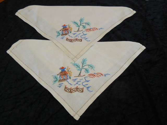 VINTAGE COTTON EMBROIDERED SERVIETTES