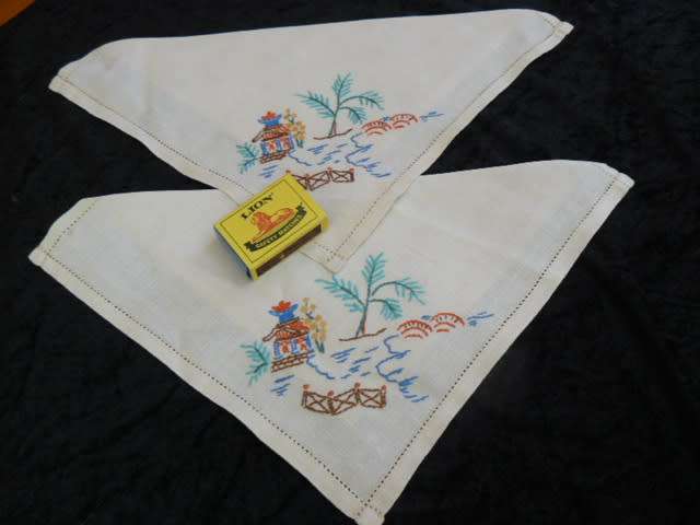 VINTAGE COTTON EMBROIDERED SERVIETTES