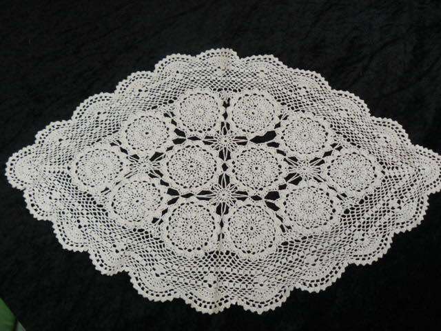 DOILIE VINTAGE COTTON HAND CROCHETED
