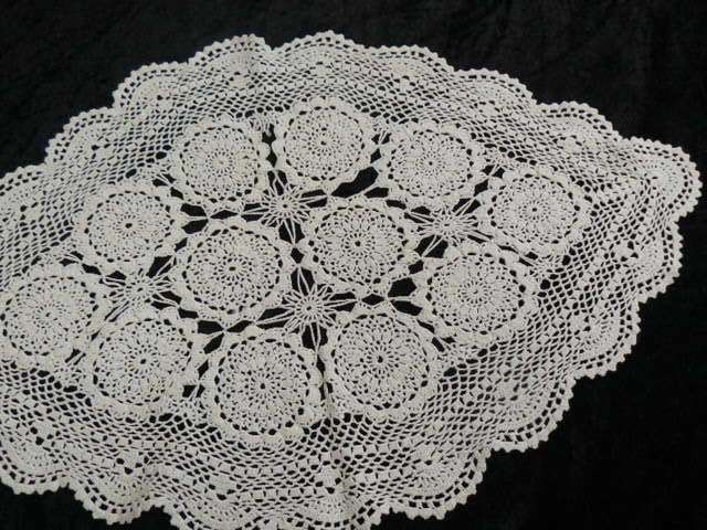 DOILIE VINTAGE COTTON HAND CROCHETED