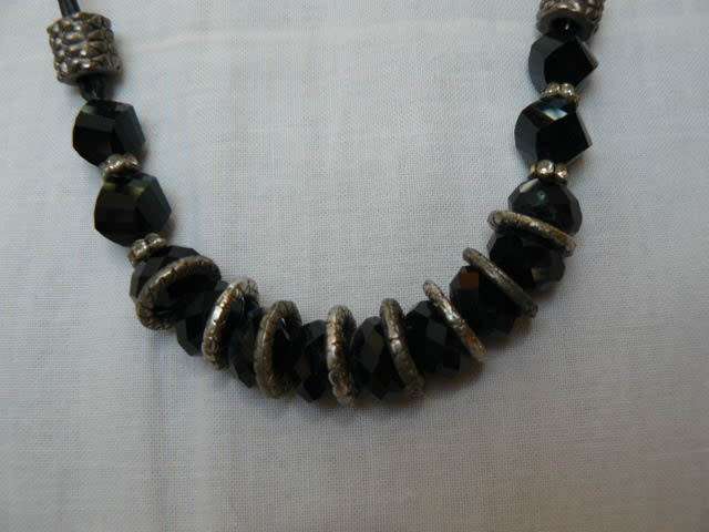 BLACK BEADED NECKLACE WITH BLING