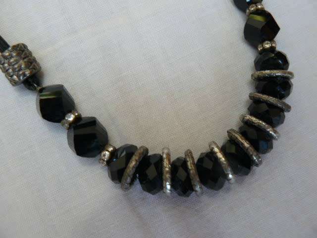 BLACK BEADED NECKLACE WITH BLING