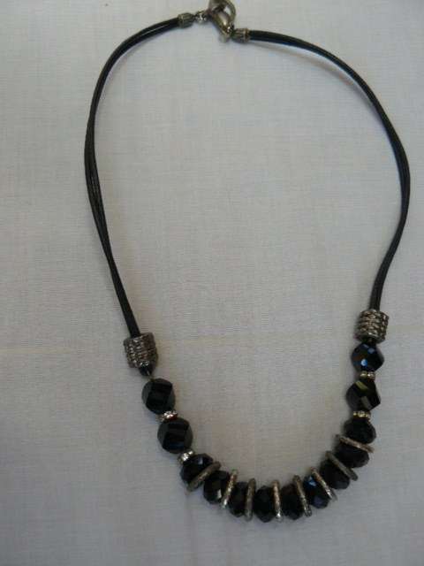 BLACK BEADED NECKLACE WITH BLING
